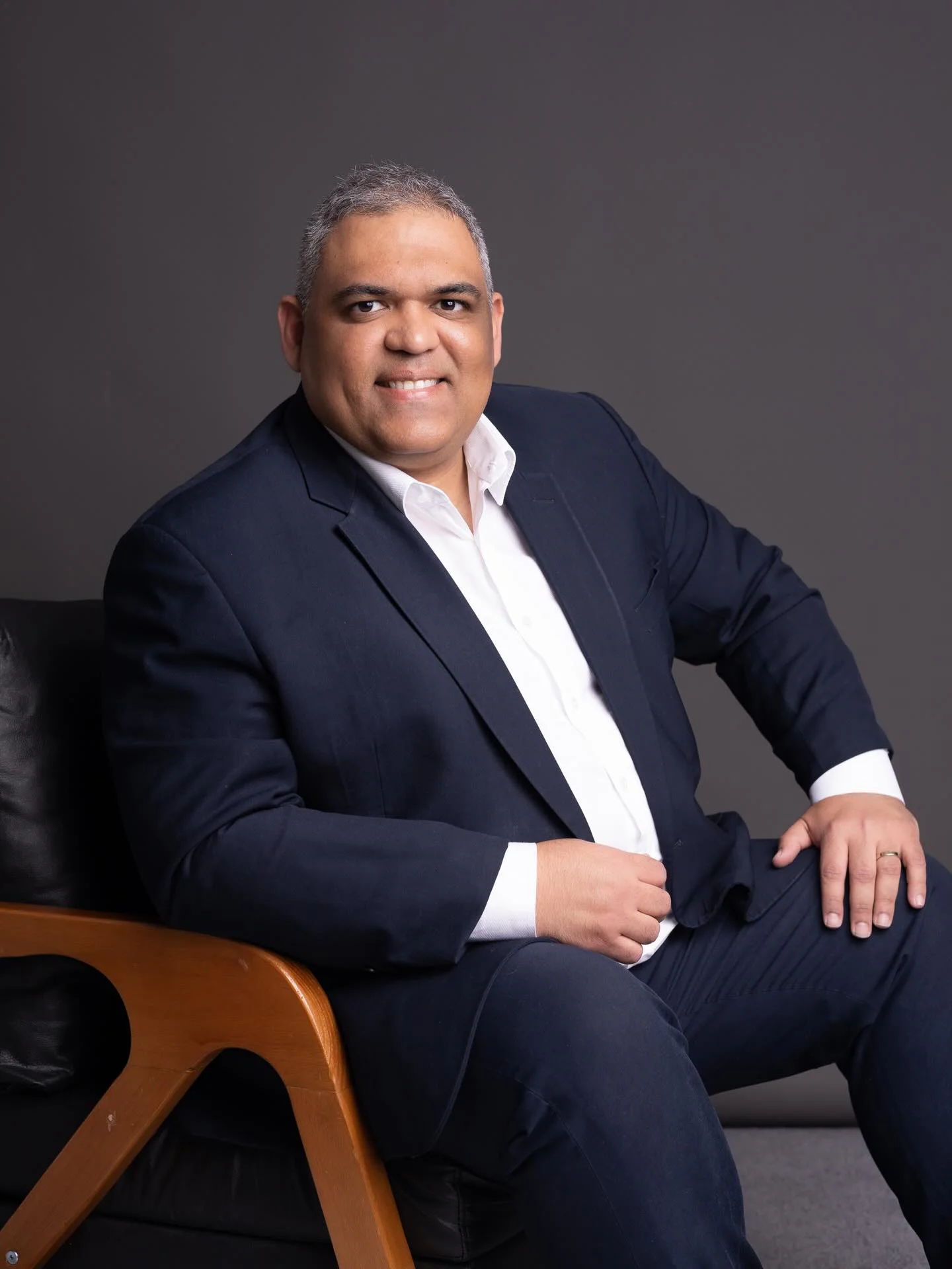 Retrato profissional de Paulo Neiva Jr.